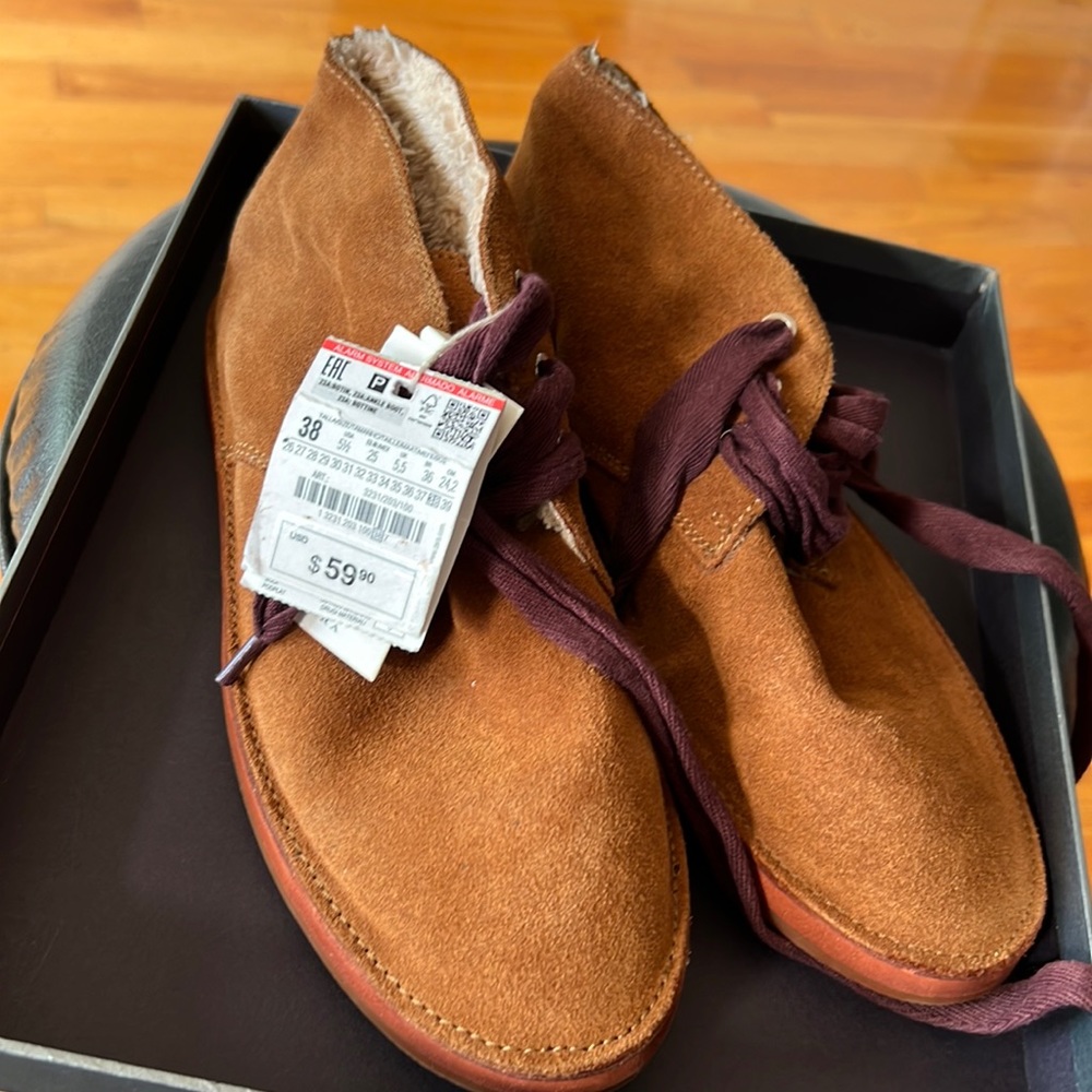 Zara girls brown suede boots.